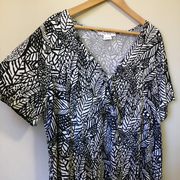 Penningtons Tropical B&W Leaf Bow Tie Collar Viscose Tee - Picture 5 of 12